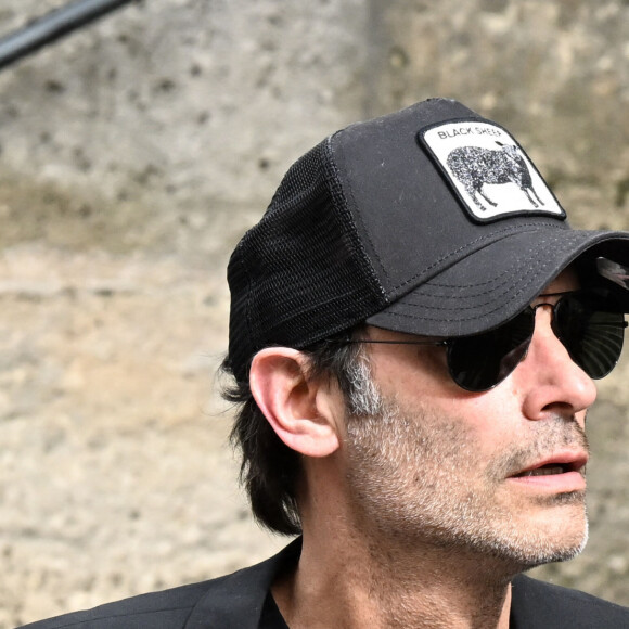 Anthony Delon - Arrivées aux obsèques de Jean-Yves Le Fur en l'église Saint-Roch à Paris, le 6 avril 2024.