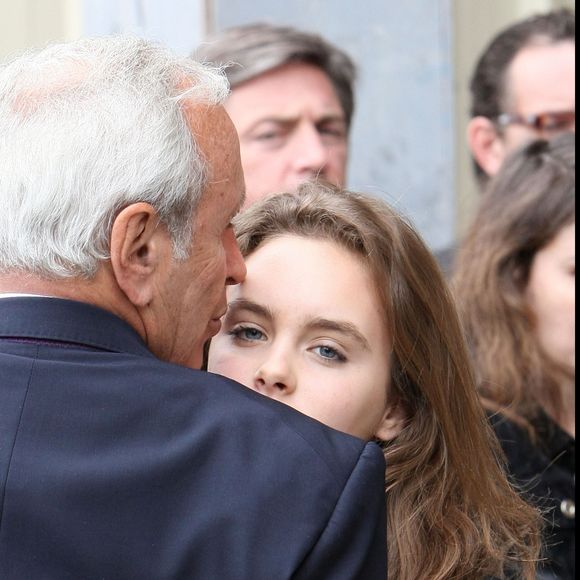 Patrice Laffont et ses enfants lors des obsèques de son père Robert Laffont en l'église Saint-Sulpice à Paris.