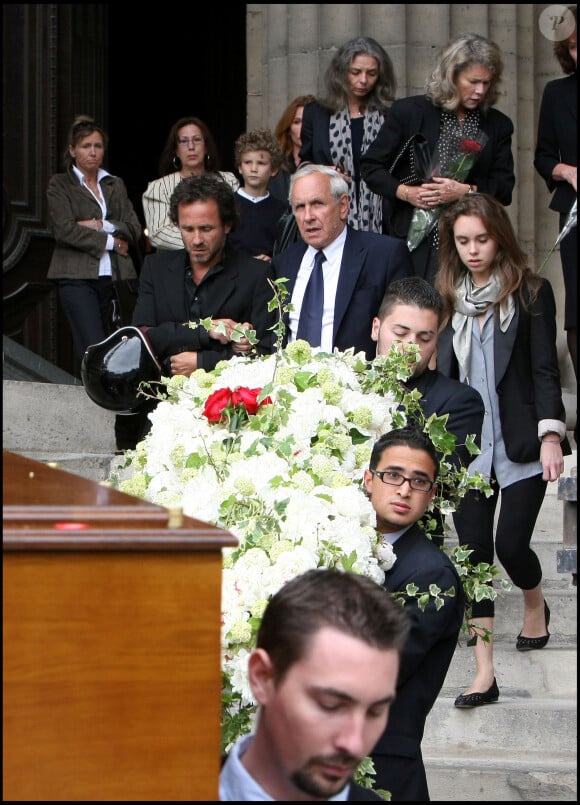 Patrice Laffont et ses enfants lors des obsèques de son père Robert Laffont.