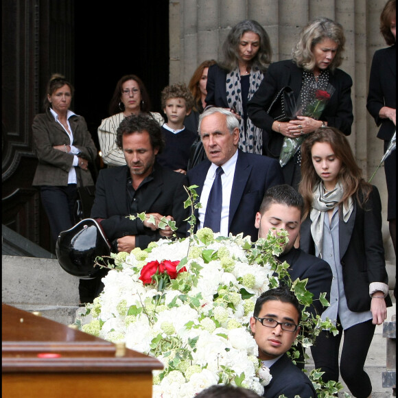 Patrice Laffont et ses enfants lors des obsèques de son père Robert Laffont.