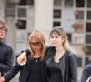 Sa fille Mitty Hazanavicius était également présente pour la soutenir
Axelle Laffont entourée de son compagnon Romain Sichez et de sa fille Mitty Hazanavicius - Obsèques de P.Laffont dans la salle de la Coupole du cimetière du Père-Lachaise à Paris, le 23 août 2024. L'animateur de télévision est décédé le 7 août 2024 à l'âge de 84 ans. © Dominique Jacovides / Bestimage