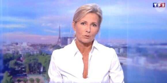 Durant 24 ans, Claire Chazal a été la présentatrice vedette des JT du week-end de TF1
Claire Chazal sur le plateau du JT de TF1