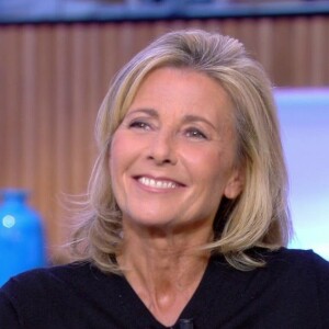 Claire Chazal a ensuite rebondi sur France 5 où elle a pris les commandes de l'émission "Passage des arts"
Claire Chazal sur le plateau de "C à vous"