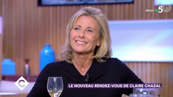 Claire Chazal a ensuite rebondi sur France 5 où elle a pris les commandes de l'émission "Passage des arts"
Claire Chazal sur le plateau de "C à vous"