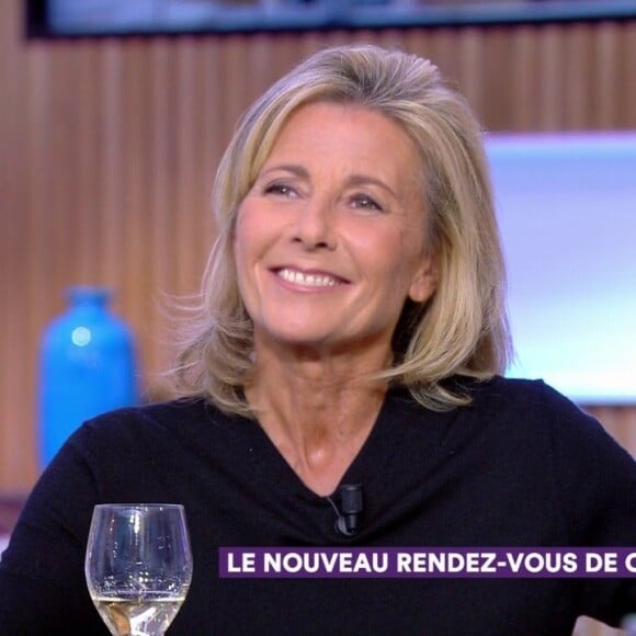 Claire Chazal a ensuite rebondi sur France 5 où elle a pris les commandes de l'émission "Passage des arts"
Claire Chazal sur le plateau de "C à vous"