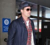 Depuis la fameuse dispute dans l'avion en septembre 2016, la guerre fait rage entre-eux.Brad Pitt arrive à l'aéroport LAX de Los Angeles pour prendre un avion. Malgré les rumeurs de divorce qui courent, l'acteur continue de porter son alliance. Le 15 juin 2016 