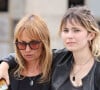 Et ils peuvent compter sur leurs proches.
Axelle Laffont et sa fille Mitty Hazanavicius - Obsèques de P.Laffont dans la salle de la Coupole du cimetière du Père-Lachaise à Paris, le 23 août 2024. L'animateur de télévision est décédé le 7 août 2024 à l'âge de 84 ans. © Dominique Jacovides / Bestimage 