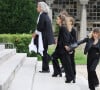 Les trois enfants de Patrice Laffont (Axelle, Fabrice et Mathilde) ont fait face ensemble.
Valérie Laffont, la veuve du défunt, sa fille Mathilde et Mitty Hazanavicius, la fille d'A.Laffont - Obsèques de P.Laffont dans la salle de la Coupole du cimetière du Père-Lachaise à Paris, le 23 août 2024. L'animateur de télévision est décédé le 7 août 2024 à l'âge de 84 ans. © Dominique Jacovides / Bestimage