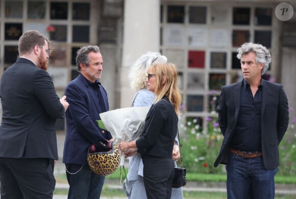 Fabrice Laffont, et sa soeur Axelle Laffont, guest - Obsèques de P.Laffont dans la salle de la Coupole du cimetière du Père-Lachaise à Paris, le 23 août 2024. L'animateur de télévision est décédé le 7 août 2024 à l'âge de 84 ans. © Dominique Jacovides / Bestimage  