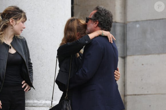 Ses enfants aînés Axelle et Fabrice Laffont se sont montrés unis.
Axelle et Fabrice Laffont aux funérailles de leur père Patrice Laffont au Père Lachaise vendredi 23 août 2024 à Paris. Photo by Nasser Berzane/ABACAPRESS.COM