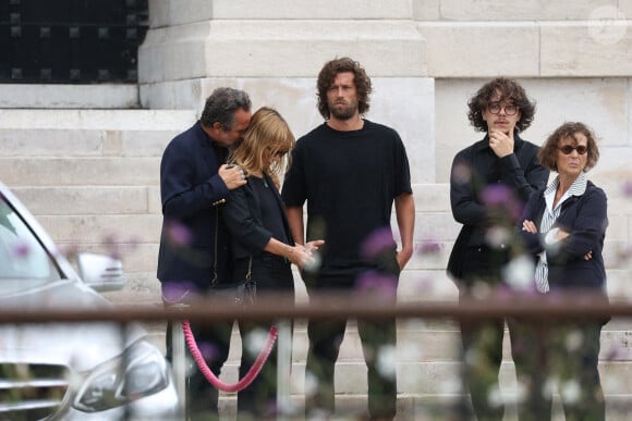 Axelle et Fabrice Laffont aux funérailles de leur père Patrice Laffont au Père Lachaise vendredi 23 août 2024 à Paris. Photo by Nasser Berzane/ABACAPRESS.COM