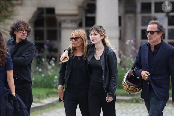 Axelle et Fabrice Laffont aux funérailles de leur père Patrice Laffont au Père Lachaise vendredi 23 août 2024 à Paris. Photo by Nasser Berzane/ABACAPRESS.COM