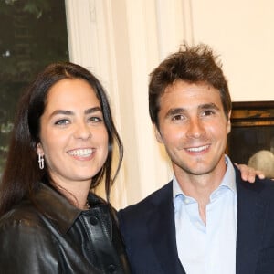 Tout comme Julien Dereims, le marie d'Anouchka Delon.
Anouchka Delon et son mari Julien Dereims - Conférence de presse pour la vente de la collection Alain Delon chez Bonhams Cornette de Saint Cyr à Paris le 19 juin 2023. © Coadic Guirec/Bestimage 