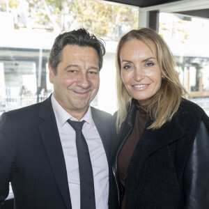 Laurent Gerra est un visage emblématique de la scène humoristique française
Exclusif - Laurent Gerra et sa femme Christelle Bardet - Anniversaire pour ses 85 ans de Jean-Claude Camus avec ses proches et sa famille sur la péniche "Bel Ami" à Paris. © Cyril Moreau / Bestimage 