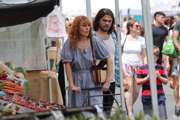 Exclusif - Rumer Willis fait son marché avec son ami Derek Richard Thomas à West Hollywood le 31 juillet 2022.