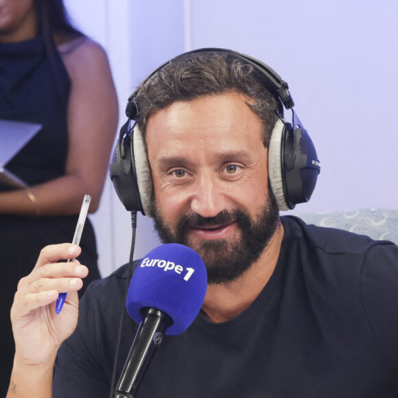 Cyril Hanouna présente depuis le lundi sa nouvelle émission sur Europe 1, "On marche sur la tête".
Exclusif - Cyril Hanouna sur le plateau de l'émission "On marche sur la tête", diffusée en direct sur Europe 1. © Jack Tribeca / Bestimage