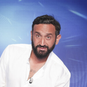 Après l'affaire de l'ARCOM qui a secoué le PAF, Cyril Hanouna souhaite s'exprimer publiquement. 
Cyril Hanouna sur le plateau de l'émission "Touche pas à mon poste" diffusée en direct sur C8 © Jack Tribeca / Bestimage 