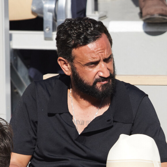 Cyril Hanouna - Célébrités dans les tribunes de la finale homme des Internationaux de France de tennis de Roland Garros 2024 à Paris. © Jacovides-Moreau/Bestimage