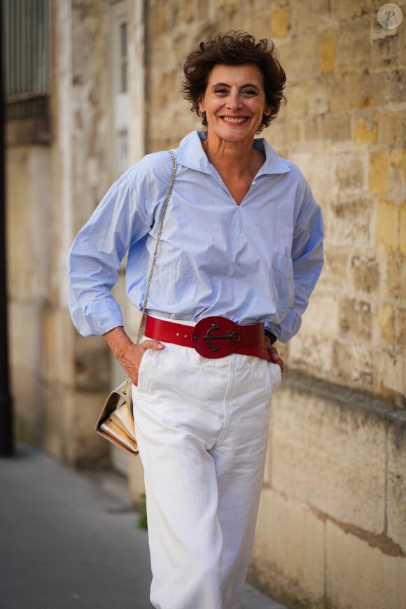 Ines de la Fressange arrive au défilé Patou à Paris, lors de la Fashion week. © Lucia Sabatelli / Bestimage