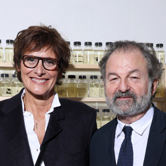 Exclusif - Inès de la Fressange et son compagnon Denis Olivennes - Vernissage de l'exposition "Wonderland" de Nine d'Urso à la galerie Basia Embiricos (14 rue des jardins Saint-Paul 75004 Paris) à Paris le 12 octobre 2023.