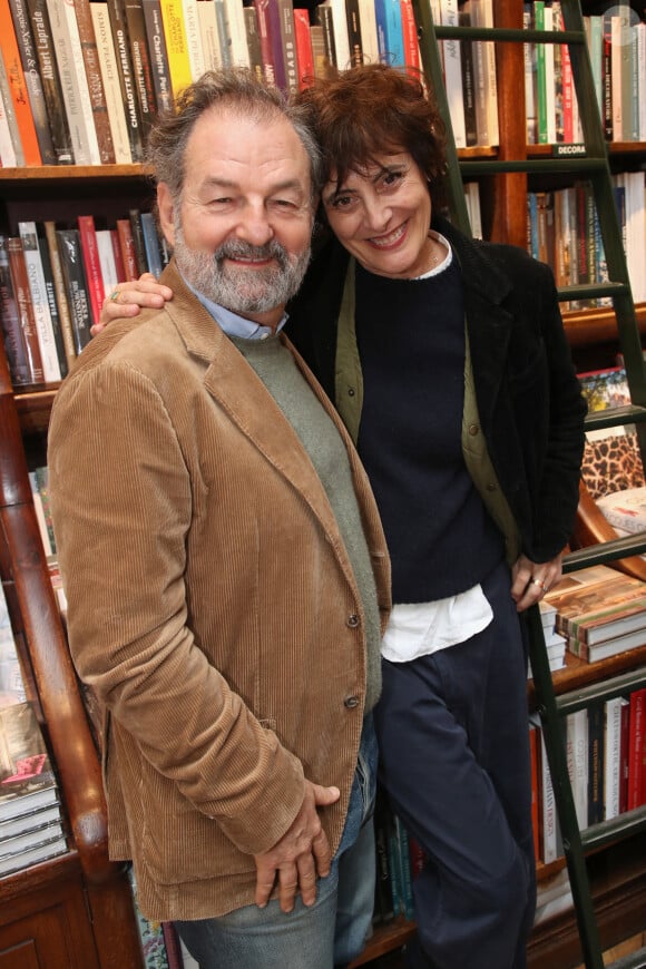 Exclusif - Inès de La Fressange et son compagnon Denis Olivennes - Violette d’Urso dédicace son livre "Même le bruit de la nuit a changé" à la librairie Galignani à Paris, France, le 25 mars 2023. © Bertrand Rindoff/Bestimage