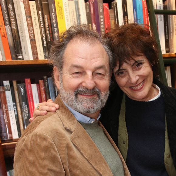 Exclusif - Inès de La Fressange et son compagnon Denis Olivennes - Violette d’Urso dédicace son livre "Même le bruit de la nuit a changé" à la librairie Galignani à Paris, France, le 25 mars 2023. © Bertrand Rindoff/Bestimage