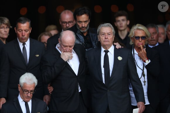 Pascal Desprez, Anthony Delon, Alain Delon et Véronique de Villèle - Sorties des obsèques de Mireille Darc en l'église Saint-Sulpice à Paris. Le 1er septembre 2017