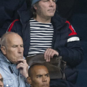 Philippe Katerine en tribunes lors du match de football Ligue 1 Uber Eats opposant le Paris Saint-Germain (PSG) au Racing Club de Strasbourg Alsace (RCSA) au Parc des Princes à Paris, France, le 21 octobre 2023. Le PSG a gagné 3-0. © Cyril Moreau/Bestimage