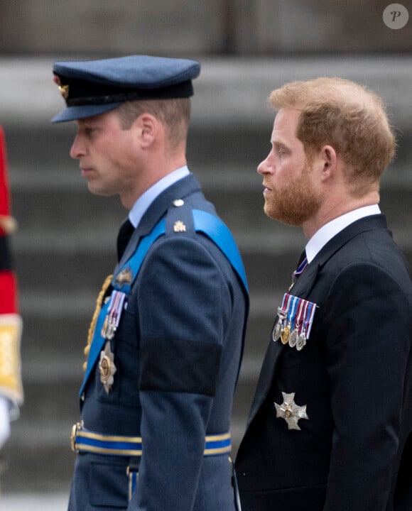 Le prince William, prince de Galles, Le prince Harry, duc de Sussex lors des funérailles de la reine Elizabeth II d'Angleterre, le 19 septembre 2022. 