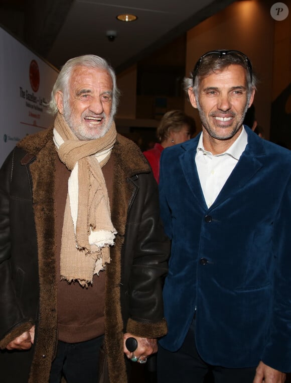 Jean-Paul Belmondo et son fils Paul Belmondo lors de la présentation en avant-première de 'The Gazelles' un film réalisé par Paul Belmondo et projeté à l'Unesco en présence de Audrey Azoulay la directrice générale de l'Unesco et Dominique Serra fondatrice et directrice du Rallye des Gazelles du Maroc. Paris le 24 novembre 2017 © Denis Guignebourg / Bestimage