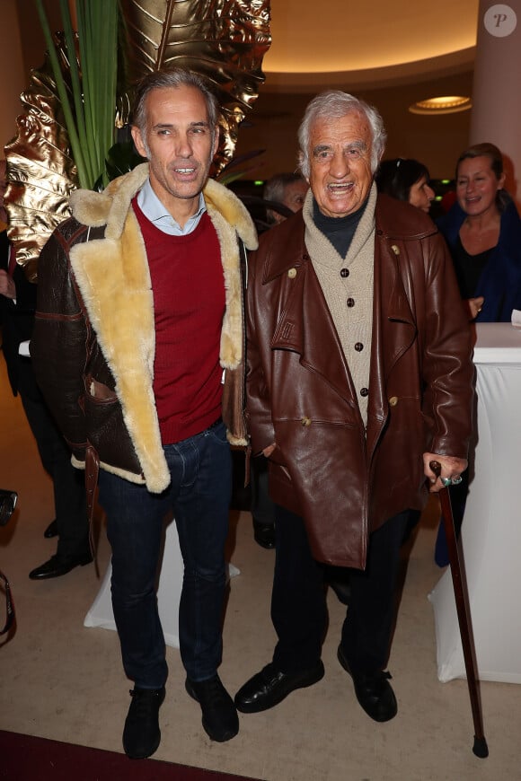 Paul Belmondo et son père Jean-Paul Belmondo lors du photocall du 12ème Gala 2017 de l'Association pour la Recherche sur Alzheimer à la salle Pleyel dans le 8ème arrondissement, à Paris, France le 30 janvier 2017. © Cyril Moreau/Bestimage 