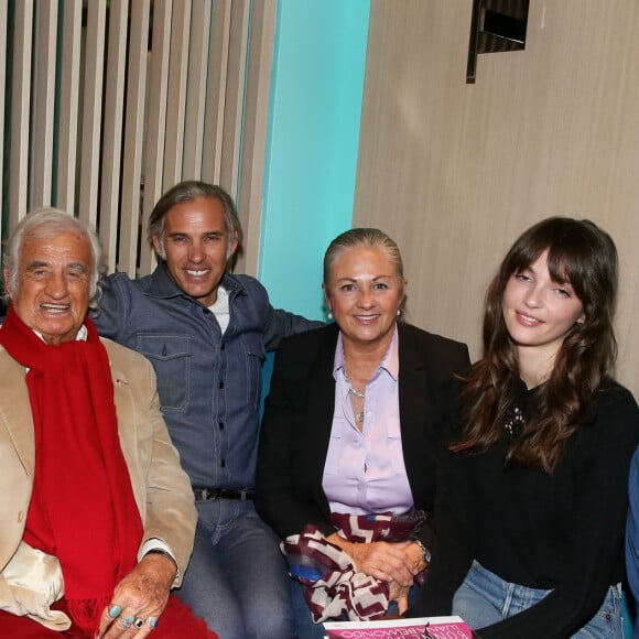 Luana Belmondo, Jean-Paul Belmondo, Paul Belmondo, Florence Belmondo, Annabelle Belmondo, Alessandro Belmondo - A l'occasion du lancement de son nouveau livre "Mes recettes bonne humeur" (Editions du Cherche Midi), Luana Belmondo a réuni ses proches et amis épicuriens autour d'un Aperitivo concocté par le Chef Denny Imbroisi (Restaurant IDA) à Paris, le 13 Octobre 2016. © Dominique Jacovides/Bestimage 