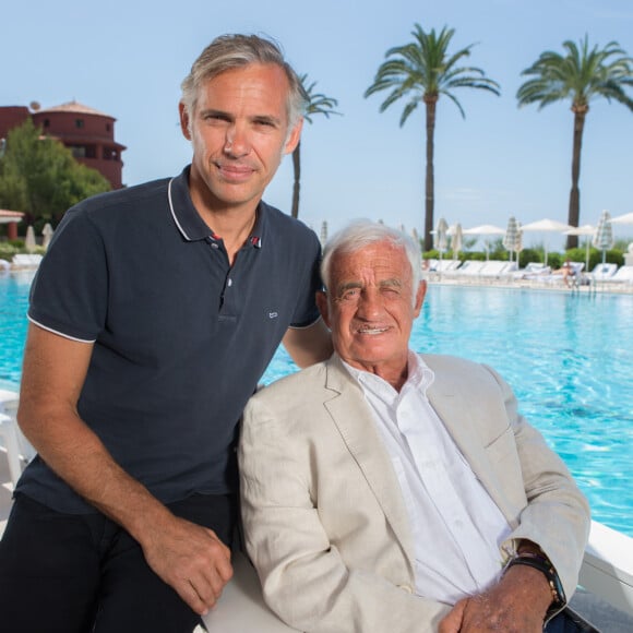 Cela fait 3 ans que Jean-Paul Belmondo nous a quittés.
Exclusif - Paul et Jean-Paul Belmondo - Tournage du documentaire produit par Cyril Viguier et Paul Belmondo sur son père Jean-Paul "Belmondo par Belmondo" au Beach Club à Monaco. © Frederic Nebinger / Bestimage 