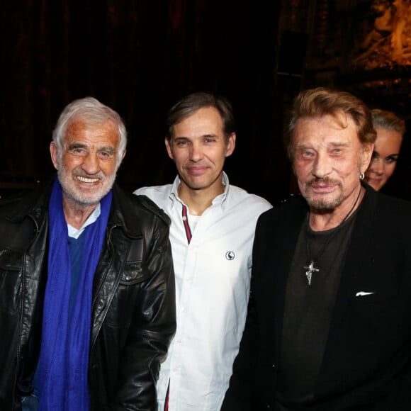 Exclusif - Jean-Paul Belmondo, son fils Paul Belmondo, et Johnny Hallyday - Derniere representation de la piece "Plus vraie que nature" (mise en scene de Raphaelle Cambray) au Theatre de la Renaissance a Paris, apres une tournee triomphale en province, le 8 janvier 2014. Jean-Paul Belmondo est venu en famille applaudir son fils sur la scene. 