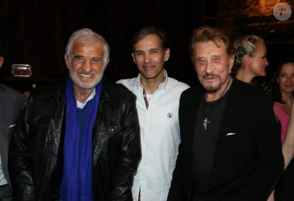 Exclusif - Jean-Paul Belmondo, son fils Paul Belmondo, et Johnny Hallyday - Derniere representation de la piece "Plus vraie que nature" (mise en scene de Raphaelle Cambray) au Theatre de la Renaissance a Paris, apres une tournee triomphale en province, le 8 janvier 2014. Jean-Paul Belmondo est venu en famille applaudir son fils sur la scene. 