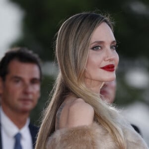 Angelina Jolie assiste à la première de 'Maria' lors du 81ème Festival International du Film de Venise au Palazzo del Cinema sur le Lido à Venise, Italie, le 29 août 2024.