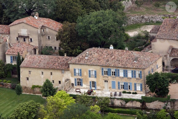 Elle a aussi répondu de façon très claire sur son divorce, toujours problématique, notamment concernant la propriété de Miraval...La nouvelle maison appelée Château de Miraval de Brad Pitt et Angelina Jolie à Correns, dans le sud de la France, le 31 mai 2008.