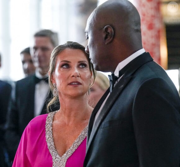 Elle épouse en deuxièmes noces Durek Verrett, un chaman controversé.
La princesse Martha Louise et Durek Verrett lors de la célébration du 18ème anniversaire de la princesse Ingrid Alexandra à Oslo, Norvège, le 16 juin 2022. Photo par NTB/Pool/ABACAPRESS.COM