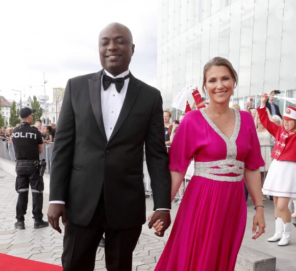 La cérémonie s'est tenue à l'abri des regards...
La princesse Martha Louise et Durek Verrett lors de la célébration du 18e anniversaire de la princesse Ingrid Alexandra à Oslo, Norvège, le 16 juin 2022. Photo par Marius Gulliksrud/Stella Piuctures/ABACAPRESS.COM