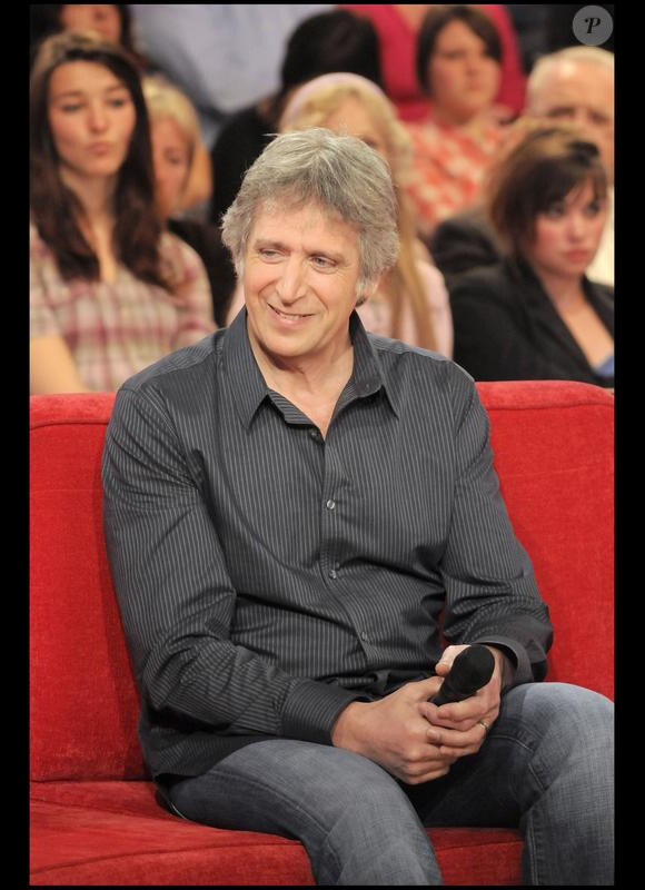 Yves Duteil sur le plateau de Vivement Dimanche (28 mars 2010)