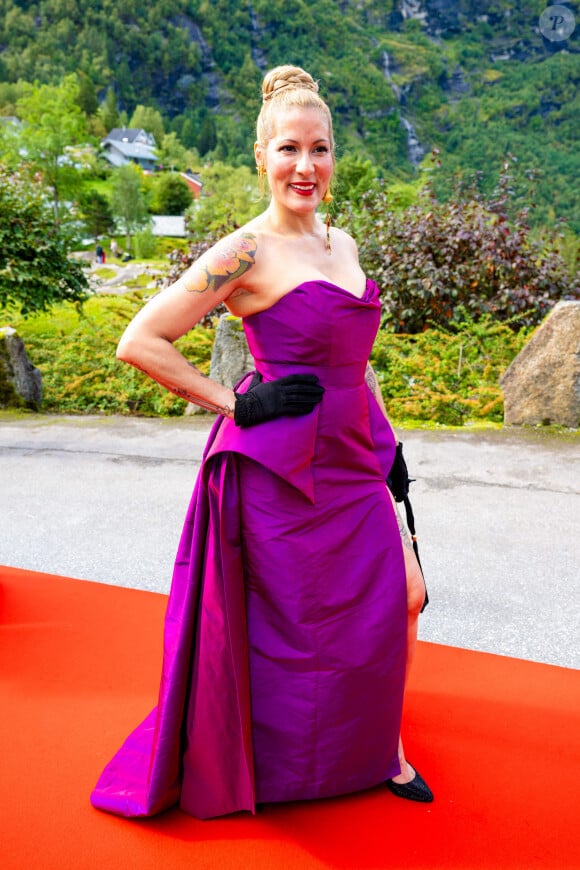 Invités sur le tapis rouge du mariage de la princesse norvégienne Martha Louise et du chaman américain autoproclamé Derek Verrett à l'hôtel Union à Geiranger, Norvège, le 31 août 2024. Photo par Mischa Schoemaker/ABACAPRESS.COM