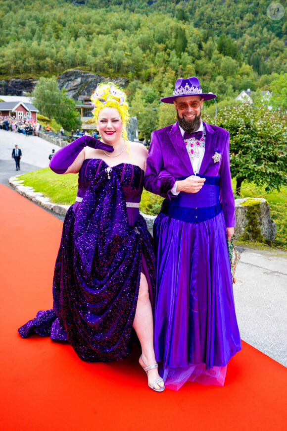 Invités sur le tapis rouge du mariage de la princesse norvégienne Martha Louise et du chaman américain autoproclamé Derek Verrett à l'hôtel Union à Geiranger, Norvège, le 31 août 2024. Photo par Mischa Schoemaker/ABACAPRESS.COM