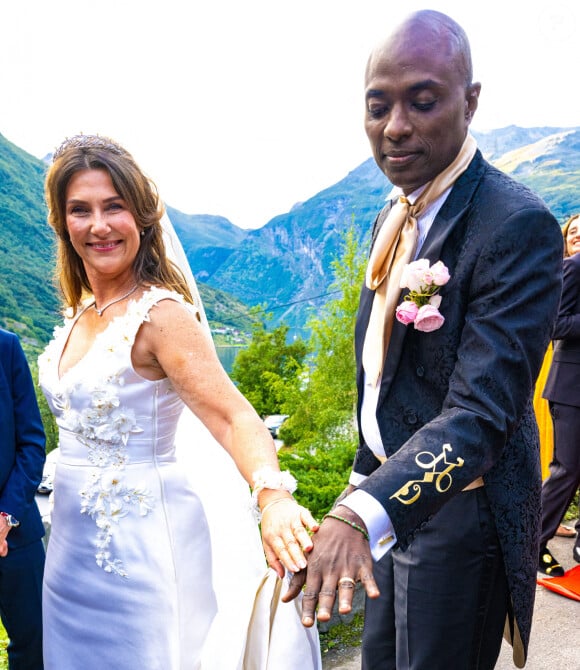 Les deux époux se sont passés la bague au doigt.La princesse Martha Louise de Norvège et le chaman américain autoproclamé Durek Verrett sont vus lors de leur mariage à l'hôtel Union à Geiranger, en Norvège, le 31 août 2024. Photo par Mischa Schoemaker/ABACAPRESS.COM