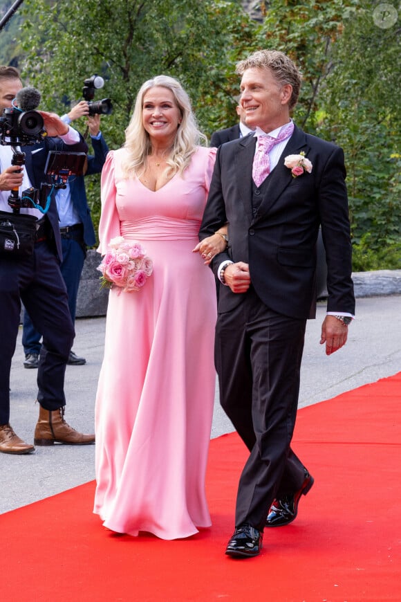 Invités sur le tapis rouge du mariage de la princesse norvégienne Martha Louise et du chaman américain autoproclamé Derek Verrett à l'hôtel Union à Geiranger, Norvège, le 31 août 2024. Photo par Mischa Schoemaker/ABACAPRESS.COM