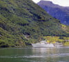 Dans le cadre enchanteur de Geiranger, un village touristique niché au fond d'un fjord de la côte ouest.
La princesse Martha Louise et Durek Verrett et leurs invités arrivent en bateau à Geiranger, le 30 août 2024, pour le mariage de la princesse Martha Louise et de Durek Verrett, le 31 août 2024 Photo : Albert Nieboer / Netherlands OUT / Point de Vue OUT