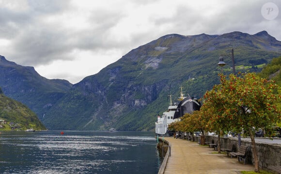 La princesse Martha Louise et Durek Verrett et leurs invités arrivent en bateau à Geiranger, le 30 août 2024, pour le mariage de la princesse Martha Louise et de Durek Verrett, le 31 août 2024 Photo : Albert Nieboer / Netherlands OUT / Point de Vue OUT