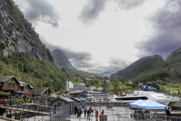 La princesse Martha Louise et Durek Verrett et leurs invités arrivent en bateau à Geiranger, le 30 août 2024, pour le mariage de la princesse Martha Louise et de Durek Verrett, le 31 août 2024 Photo : Albert Nieboer / Netherlands OUT / Point de Vue OUT