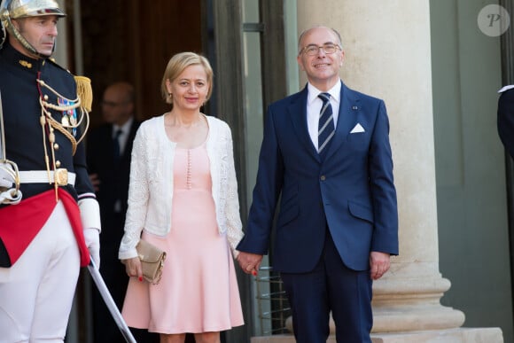 Bernard Cazeneuve et sa femme pour un dîner d' Etat au Palais de l'Elysée à Paris le 2 juin 2015. 