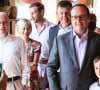 L'ancien premier ministre de François Hollande pourrait retrouver Matignon...François Hollande se promène dans le village de Aiguines (dans le Var) où il a fêté ses 61 ans, le 12 août 2015. Il est en compagnie de Bernard Cazeneuve, sa femme et de Jean-Pierre Jouyet. 