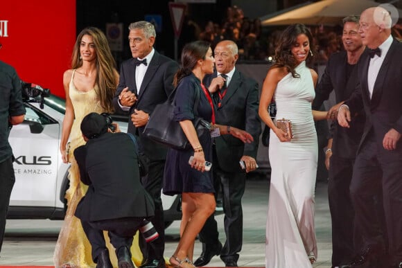 George Clooney, Amal Clooney, Brad Pitt et sa compagne Ines de Ramon à la projection de Wolfs lors du 81ème festival international du film de Venise, la Mostra le 1er septembre 2024. © Lucia Sabatelli / Bestimage